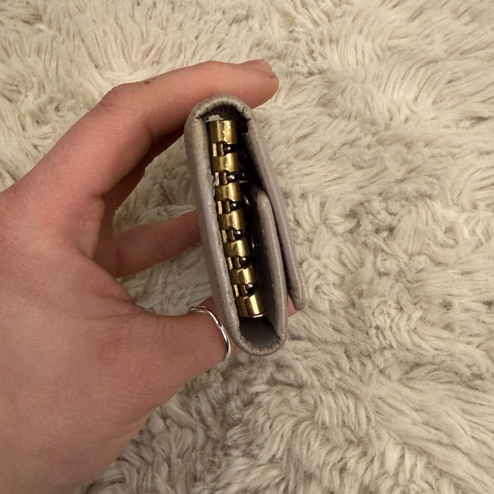 ✨Chanel 6 Key Holder Wallet Taupe Leather Gold Hardware✨ - Picture 3 of 12